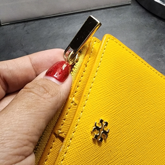 Tory Burch Yellow Wallet - Picture 4 of 11